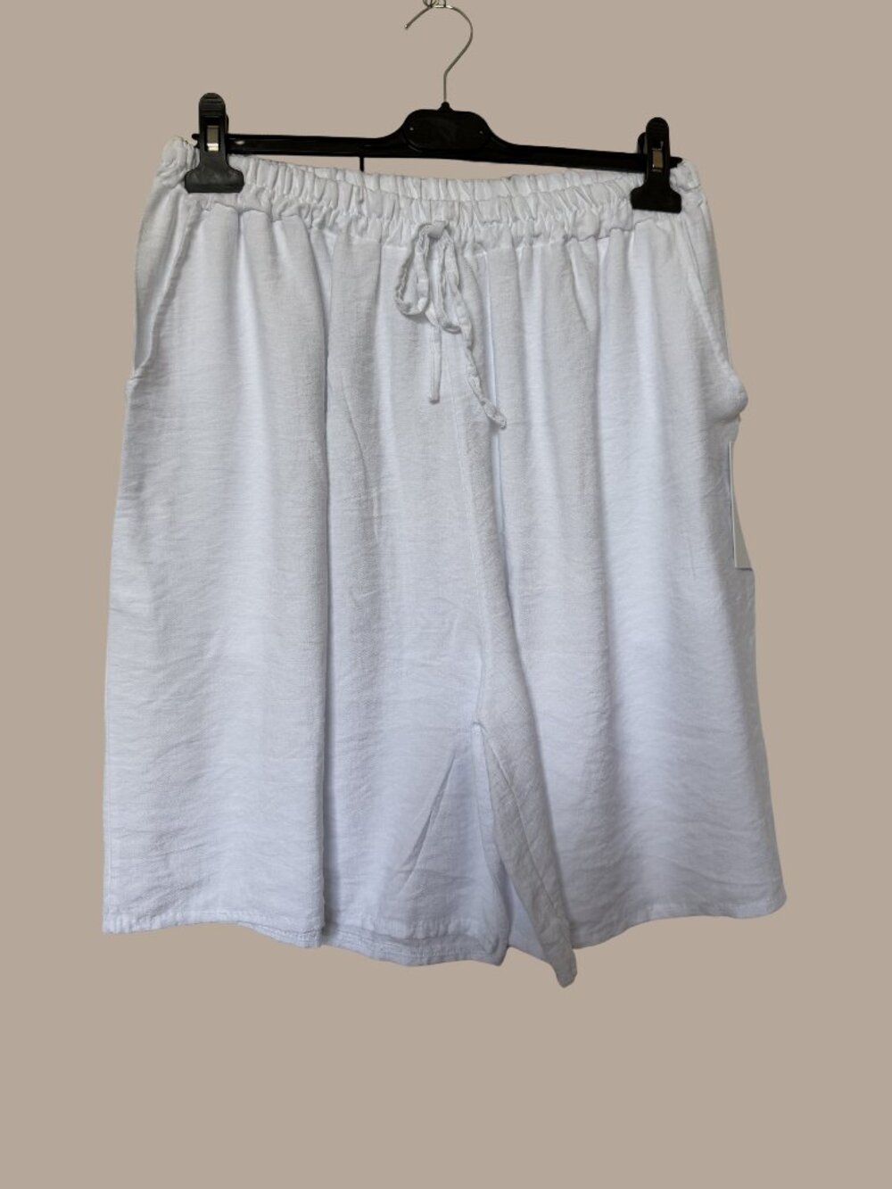 Made in Italy Plus Size Viscose Pull-On Shorts in White